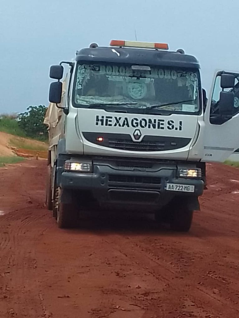 Réalisation de pistes latéritiques au Sénégal par HEXAGONE SI